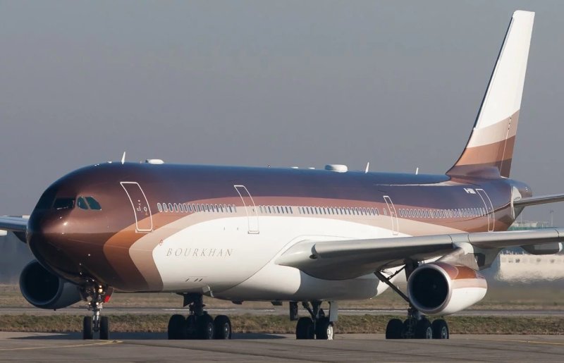Самолёт Алишера Усманова Airbus 340