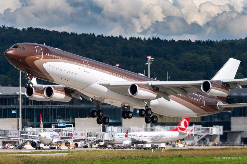 Airbus a340-300 Алишера Усманова