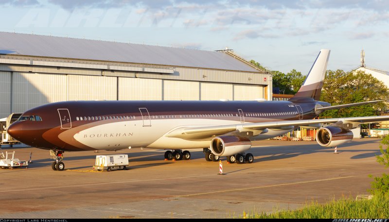 Самолёт Усманова Airbus a340