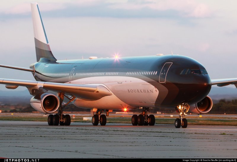 Airbus a340-300 Алишера Усманова