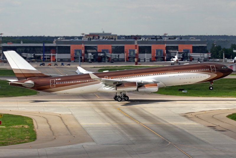 Airbus a340-313 Алишера Усманова