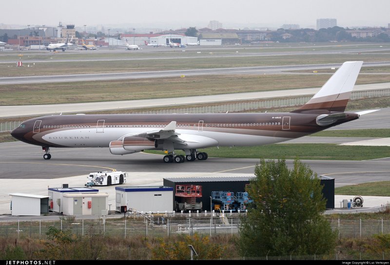 Airbus a340-313 Алишера Усманова
