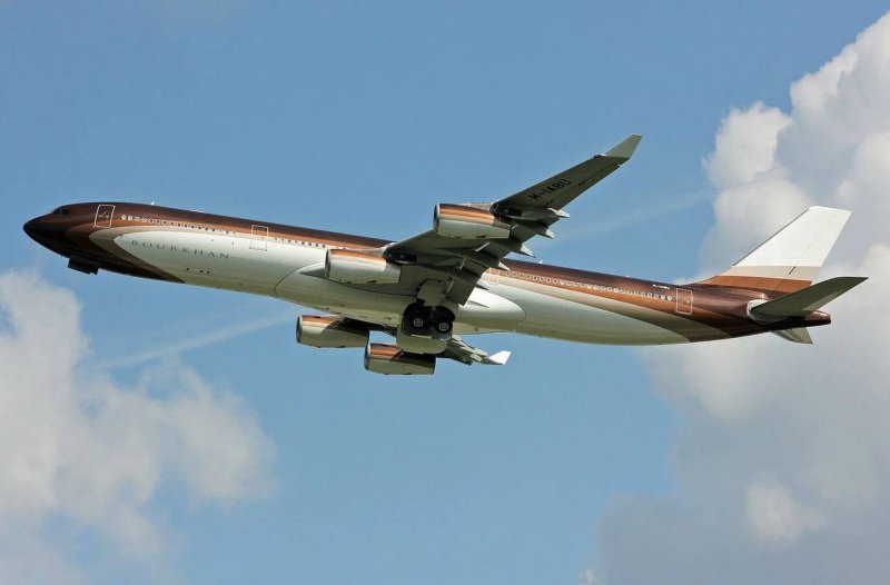 Самолёт Алишера Усманова Airbus 340