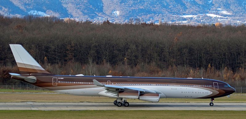 Самолёт Алишера Усманова Airbus 340