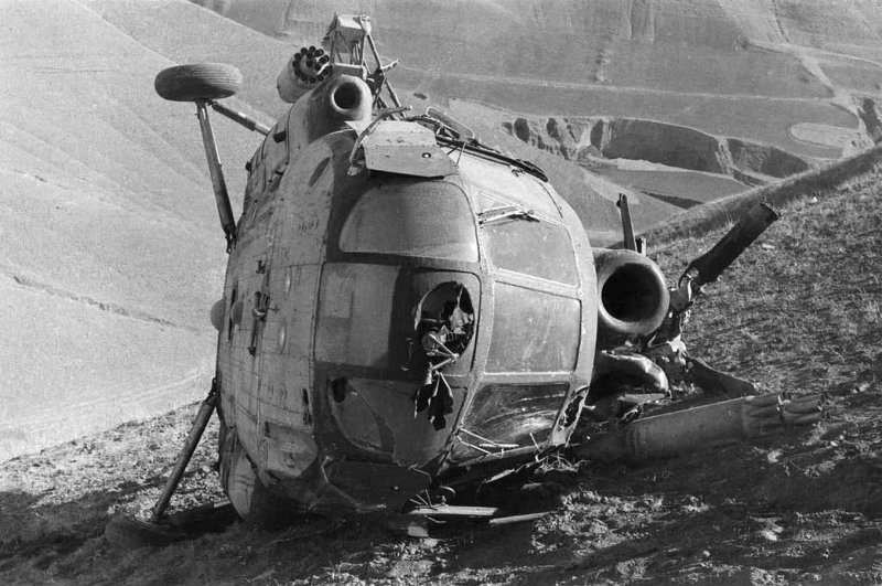 Подбитый вертолет ми-8 в Афганистане