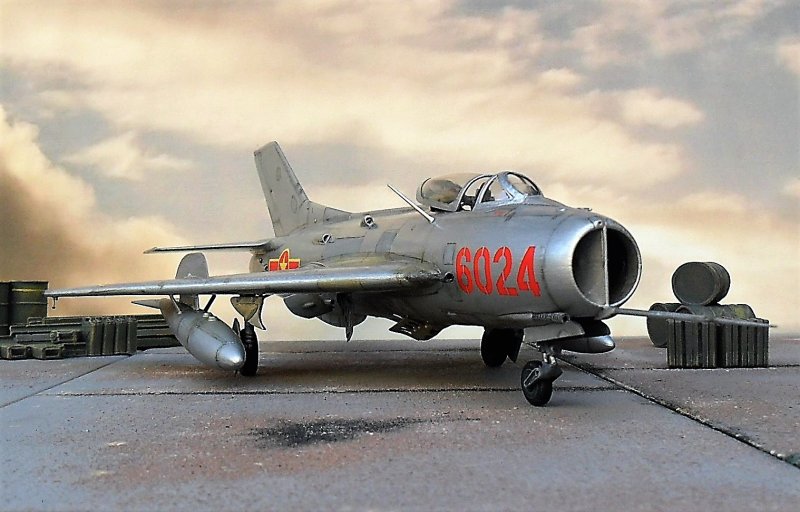 Миг-19 реактивный самолёт j6