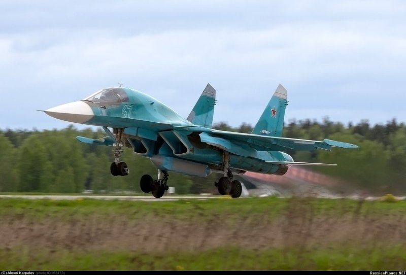 Военный самолет Су 34