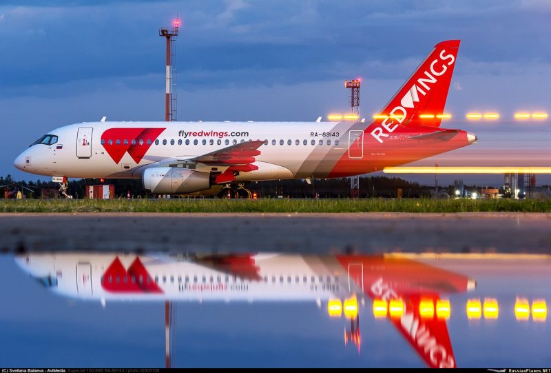 Сухой Суперджет Red Wings