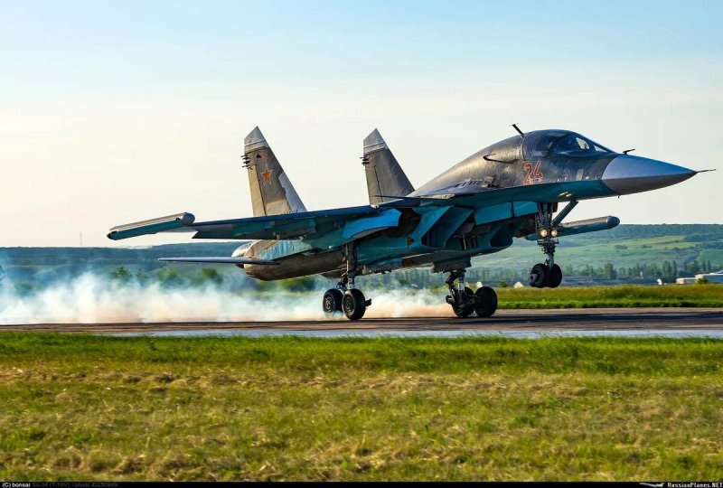 Истребитель-бомбардировщик Су-34