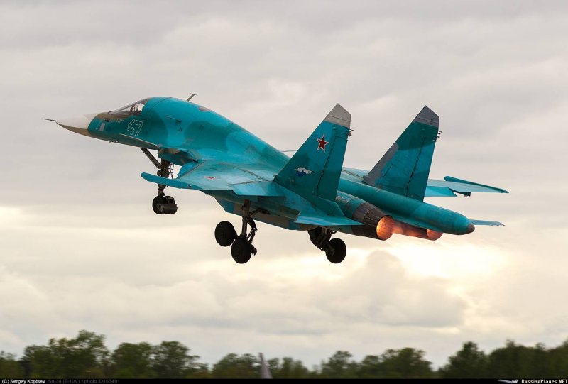 Истребитель-бомбардировщик Су-34