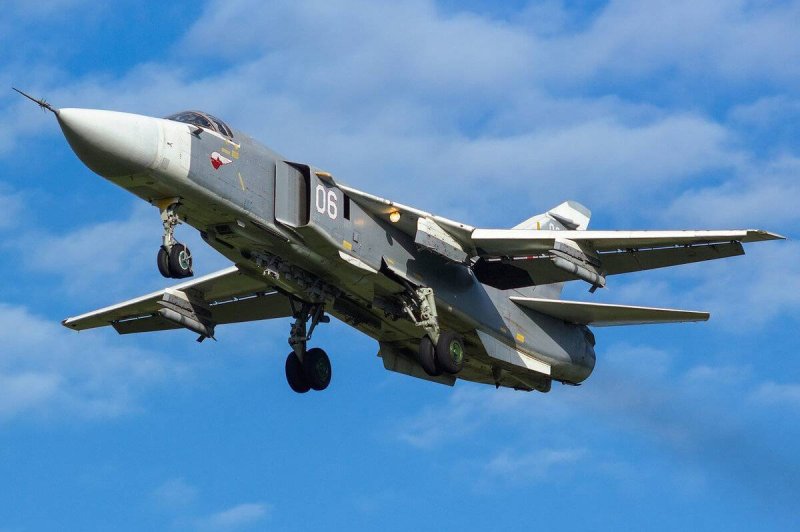 Су24 самолет