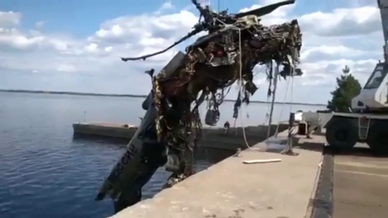 Упавший вертолёт в Киевском водохранилище