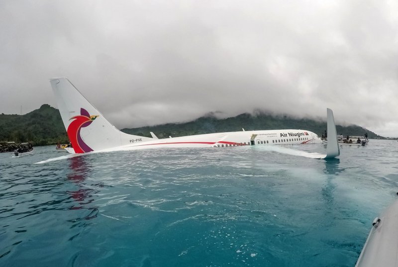 Боинг 737 посадка на воду