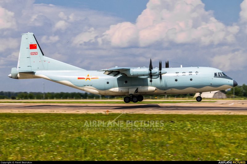 Shaanxi y-9 самолет