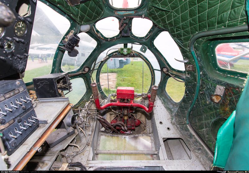 Кабина бортрадиста ми-6