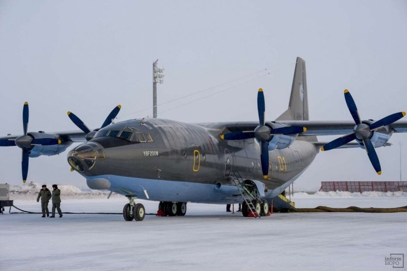 Самолет y 8f 200wa