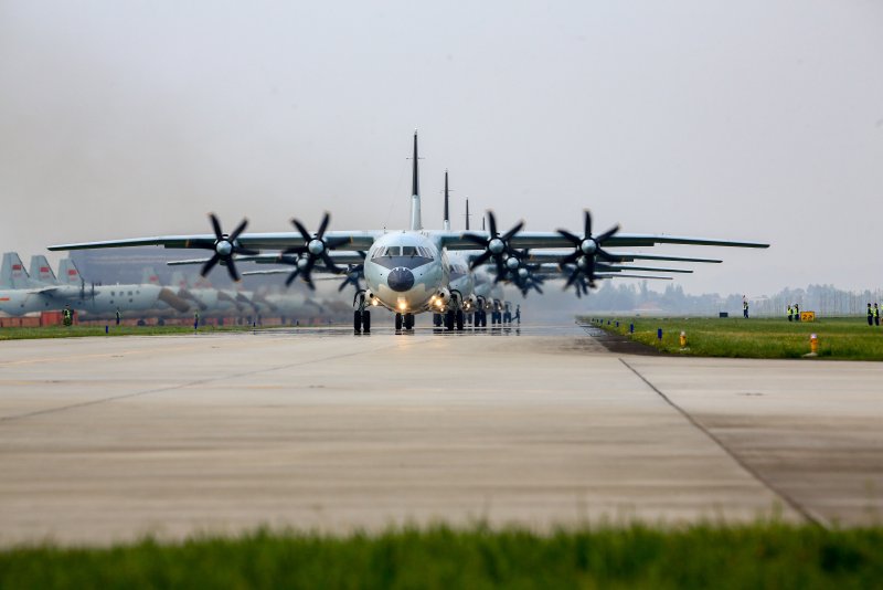Shaanxi y-9 самолет
