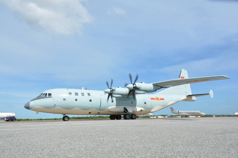 Shaanxi y-9 самолет