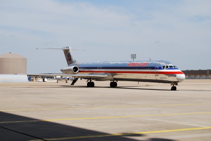 MCDONNELL Douglas MD-80