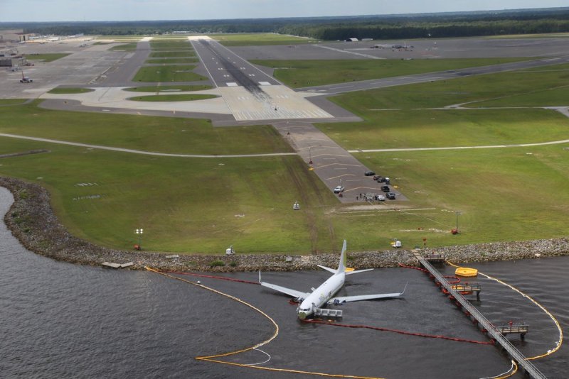 Boeing 737 на ВПП