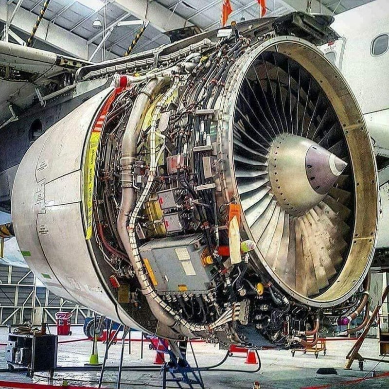 Двигатель самолета Боинг 737