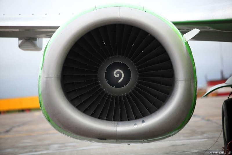 Турбина 737-800 s7 сзади