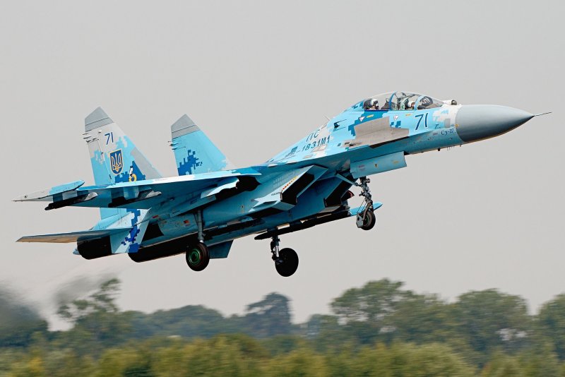 Истребитель Су-27