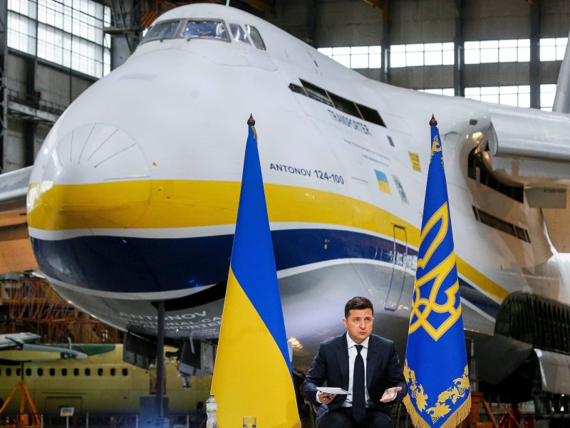 Украинский самолет Мрия