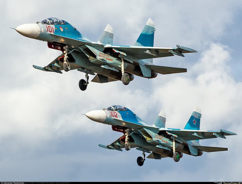 Самолет Су 27