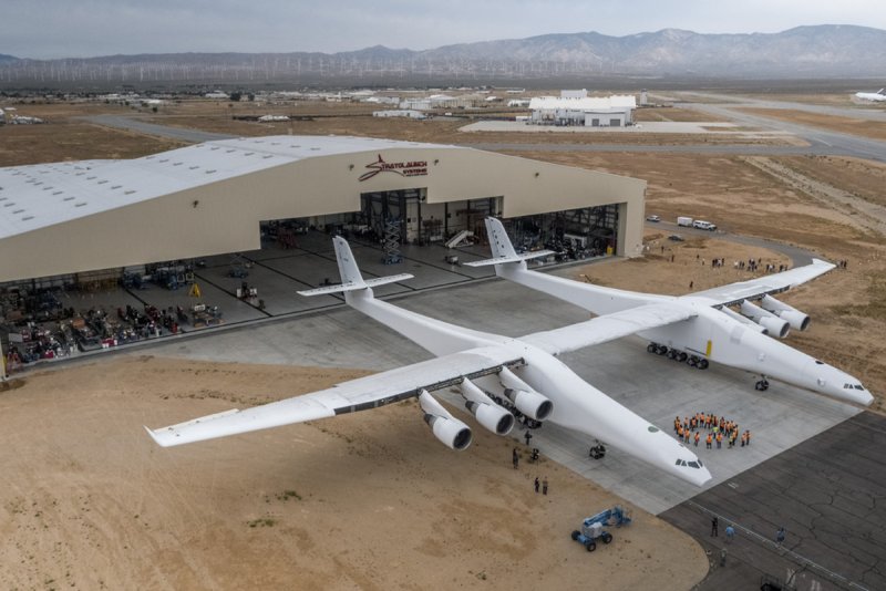 Самолет Stratolaunch model 351