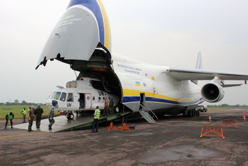 АН-124 Руслан погрузка