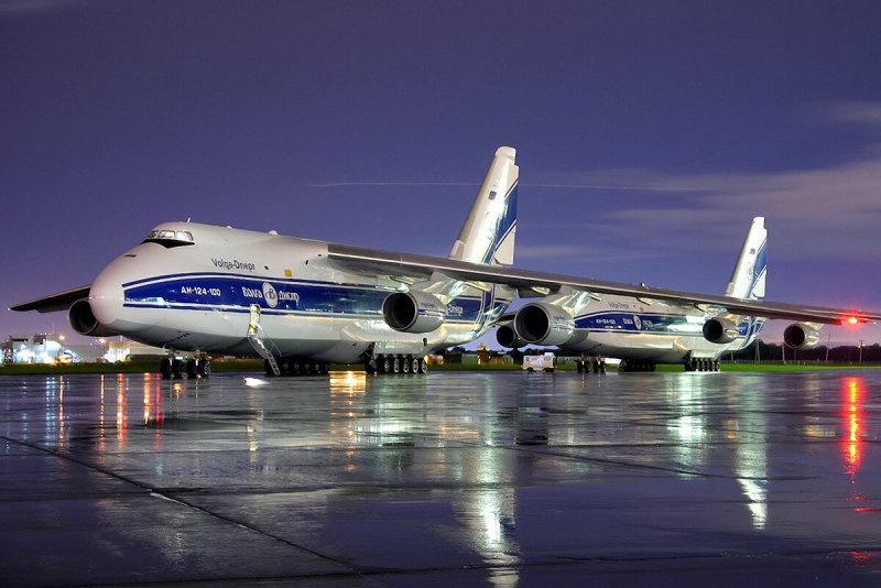 Грузовой самолёт АН-124 Руслан