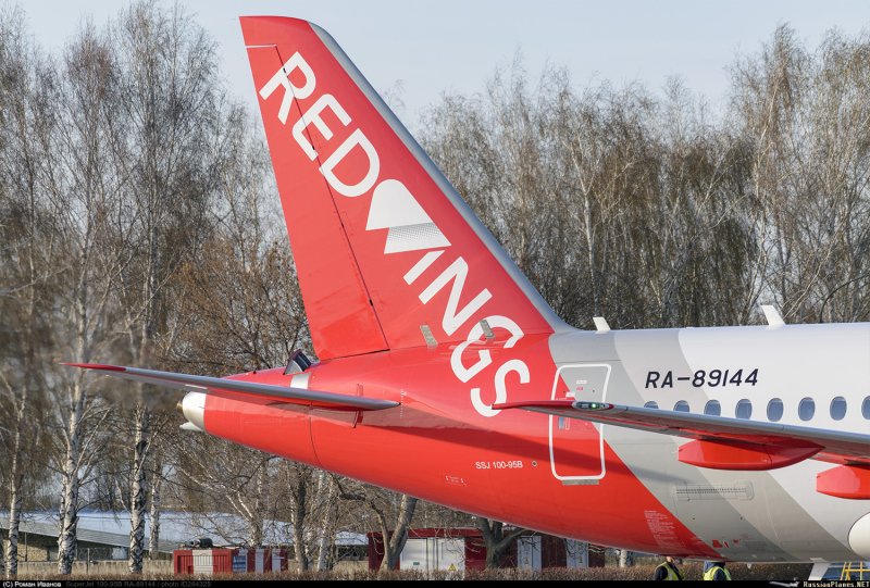 Superjet 100-95 Red Wings WZ