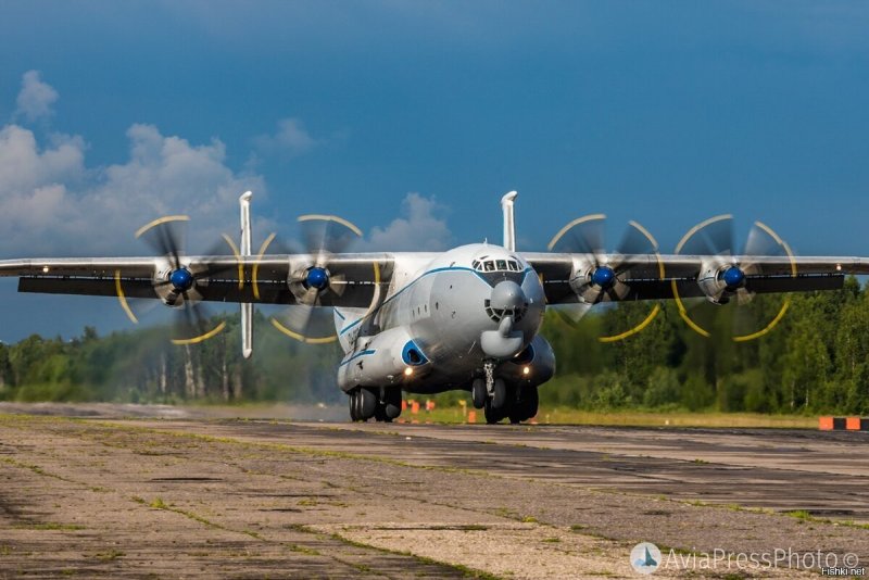 Турбовинтовой самолет АН 22