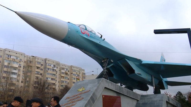 Су 27 в Ростове памятник