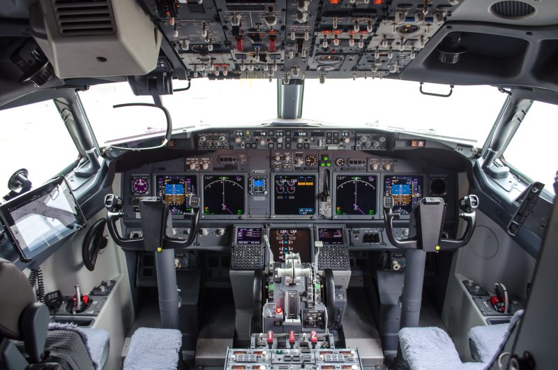 Кабина Боинг 737-800