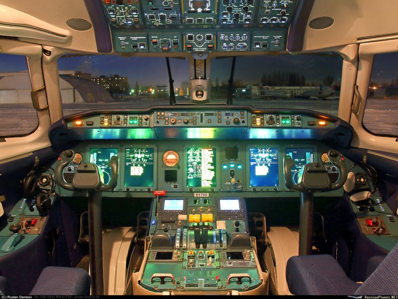 Кабина самолета АН 148