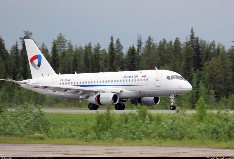Самолет сухой Суперджет 100-95