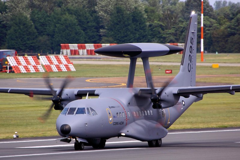 Embraer 295