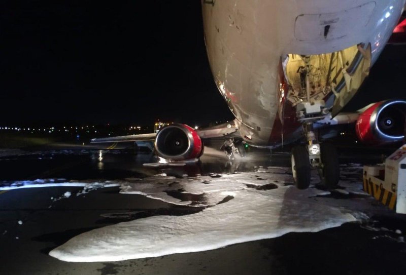 Посадка самолета Боинг 737 800