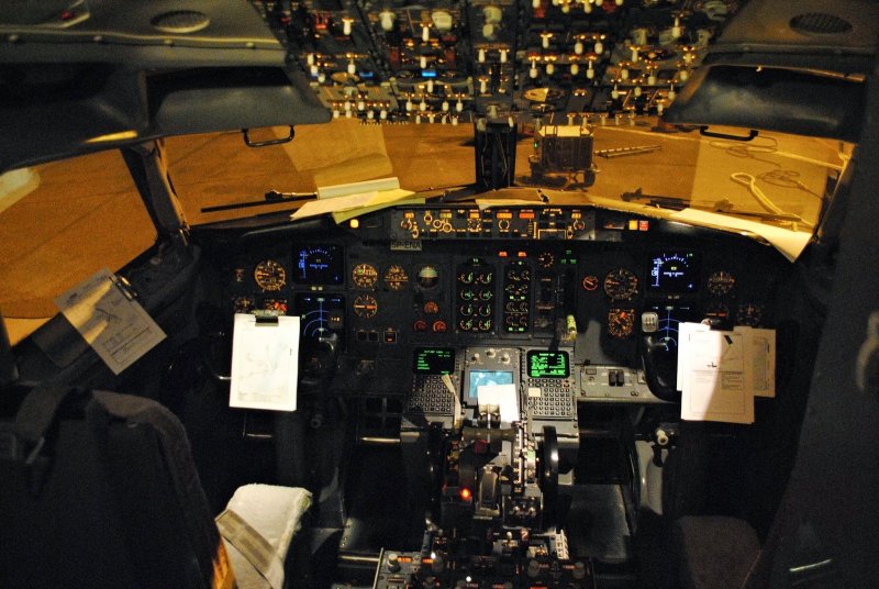 Кокпит Боинг 737-400