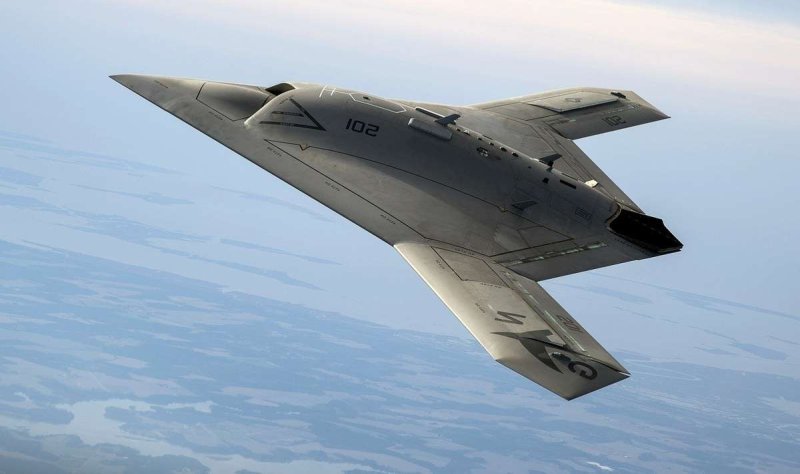 Дрон x-47b