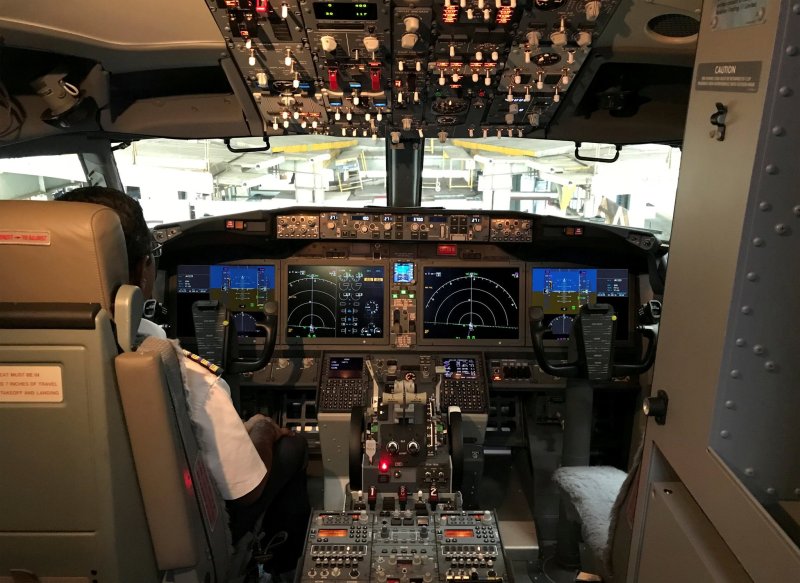 Кабина пилотов Боинг 737 Max