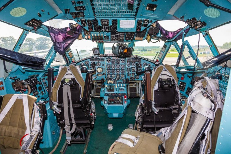 АН-22 кабина пилотов