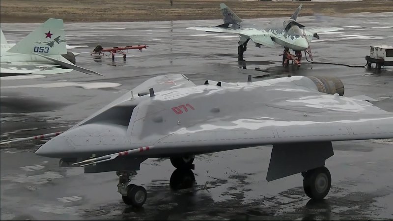 Тяжелый ударный беспилотник с-70 "охотник"