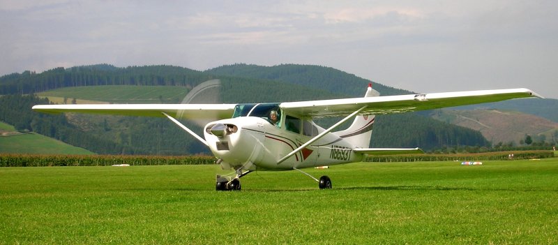 Самолет Cessna 182
