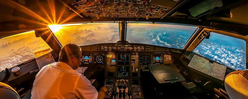 Красивый вид из кабины пилота самолета