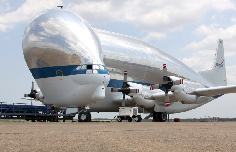 Boeing 377 super Guppy