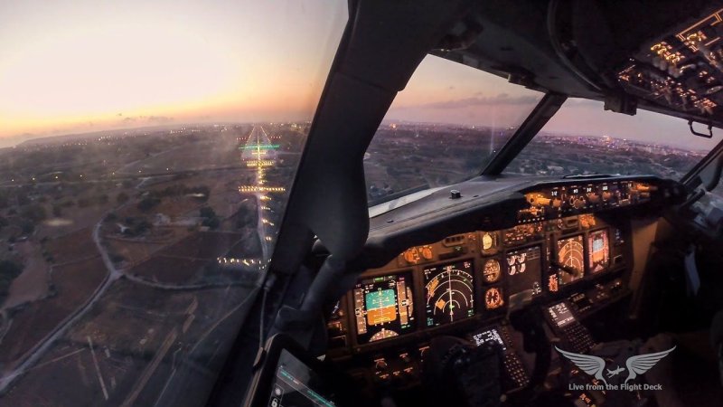 Посадка Боинга 737 вид из кабины