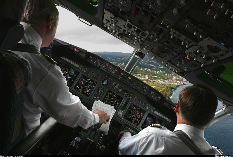 737 700 Cockpit